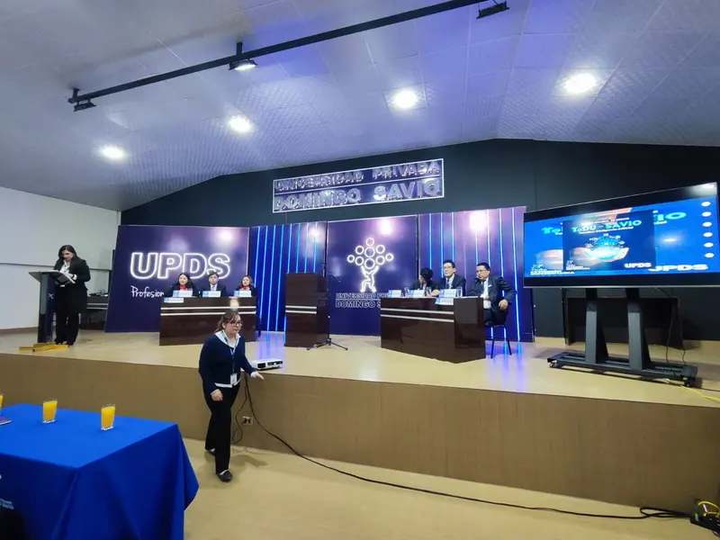 Auditorio preparado para un evento de actualización tecnológica
