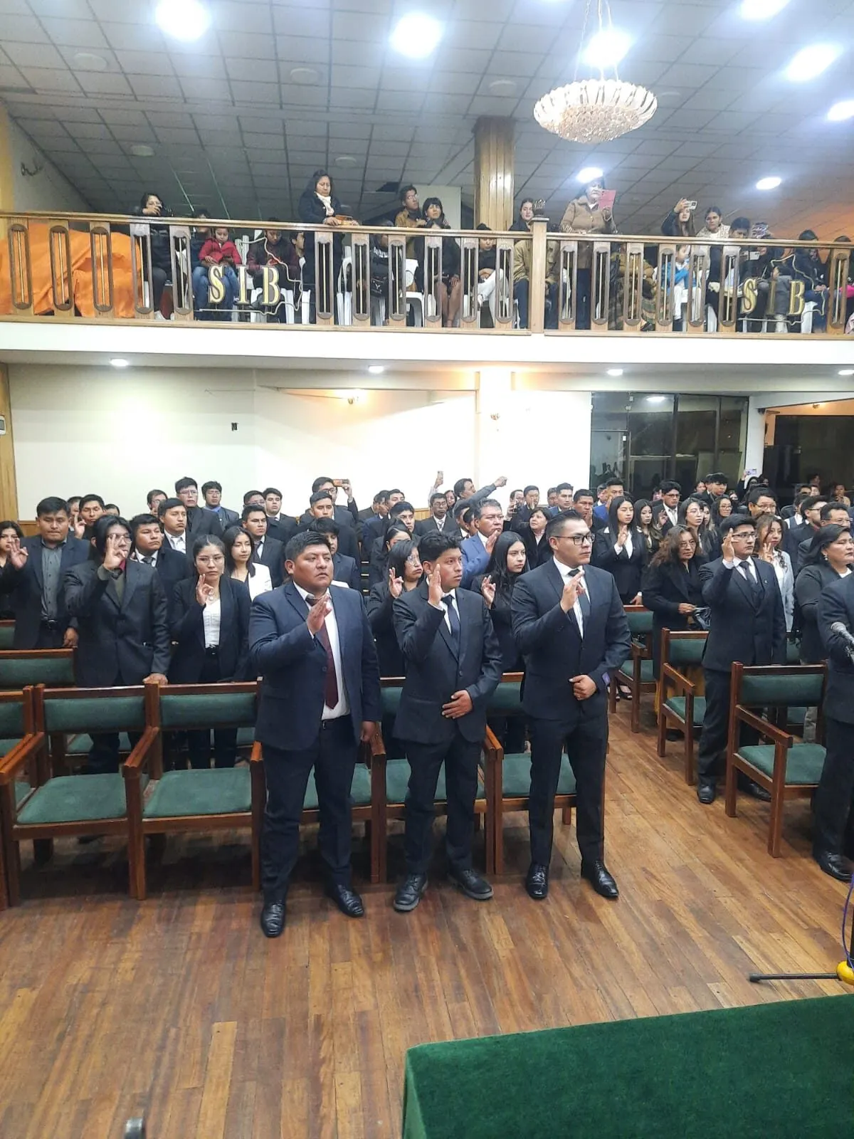 Nuevos colegiados prestan juramento en el auditorio de la SIB Oruro