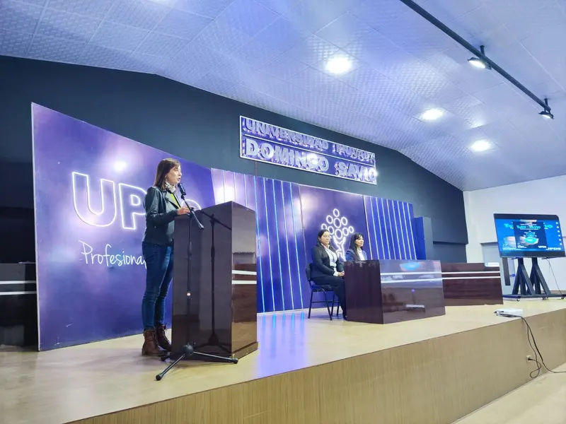 Conferencia en un auditorio universitario