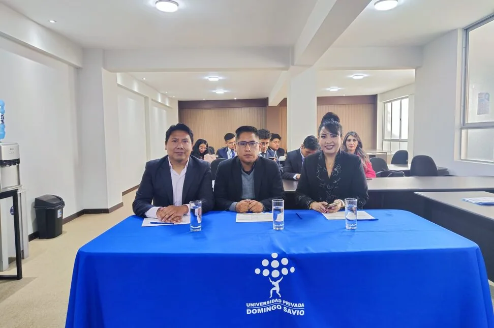Firma de un convenio con una universidad