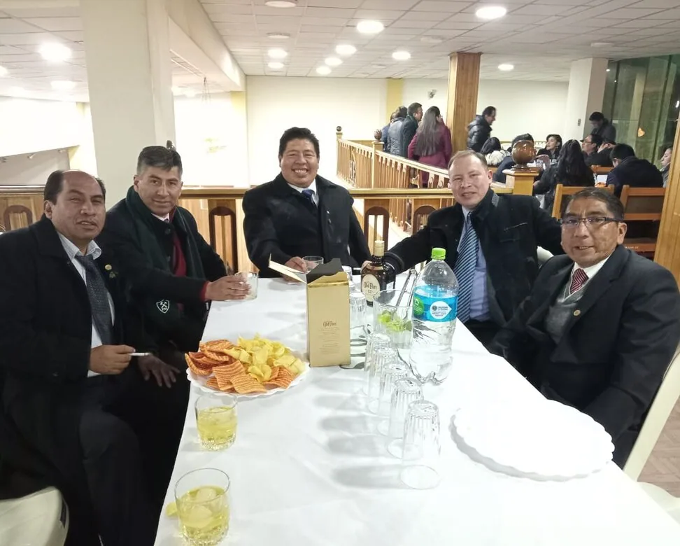 Cena de confraternización entre colegiados